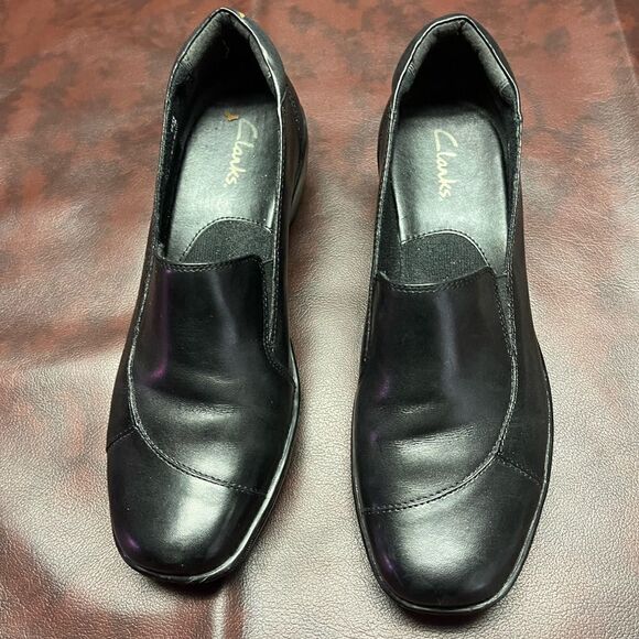 Clarks black leather slip on shoe, size 8 1/2 - Picture 2 of 12